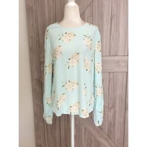 NWT vertigo medium light blue floral top